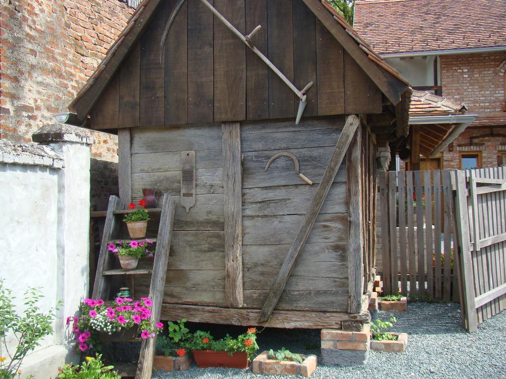 Country House Tunjina Kuca Stara Kapela Hostal Pavlovci Exterior foto